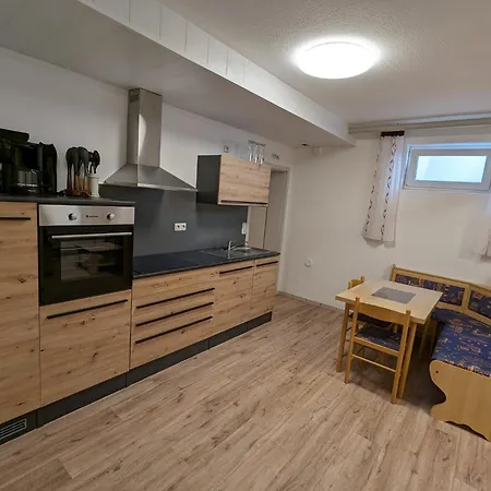 Souterrainwohnung *