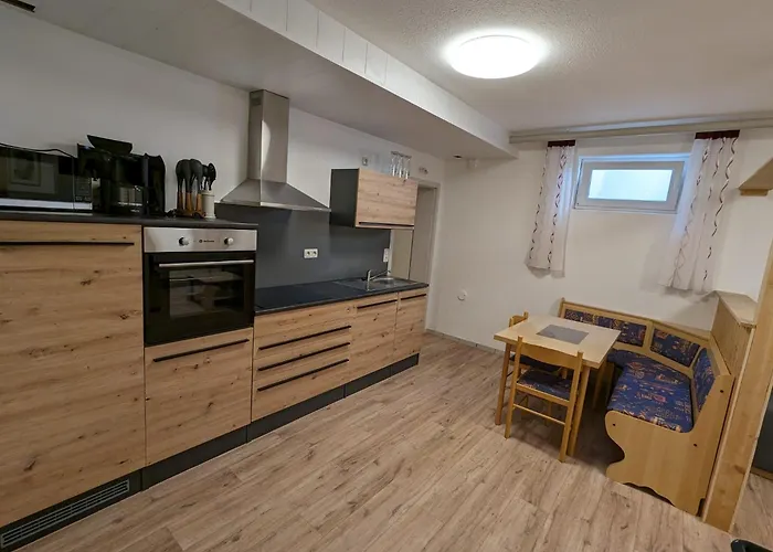Souterrainwohnung *